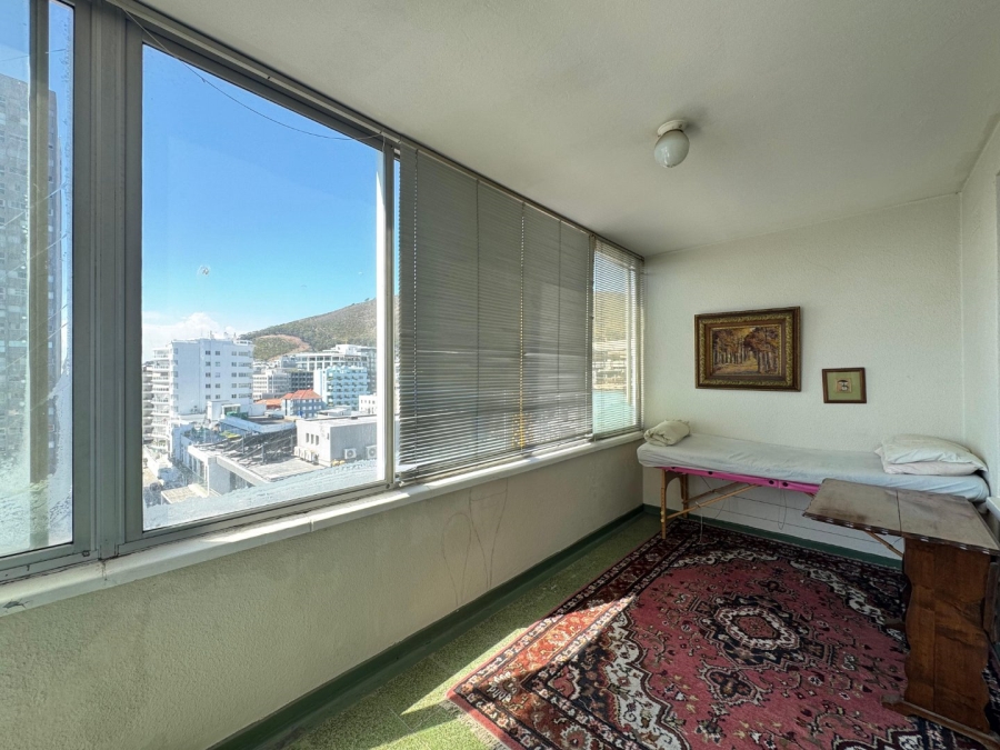 1 Bedroom Property for Sale in Sea Point Western Cape